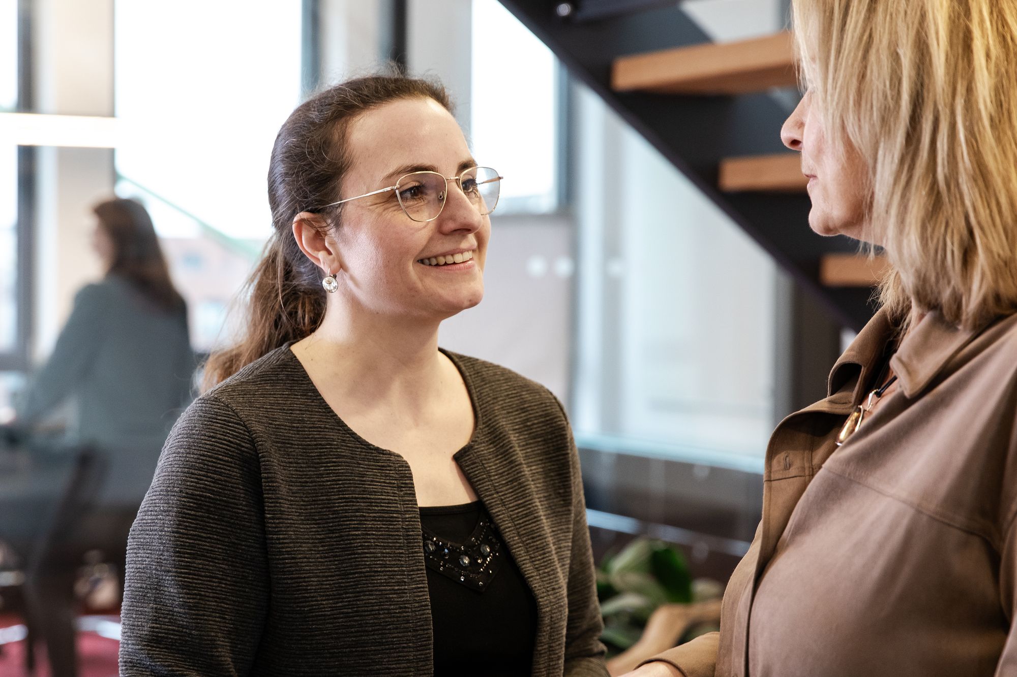 Adelta Mitarbeiter Im Gespraech