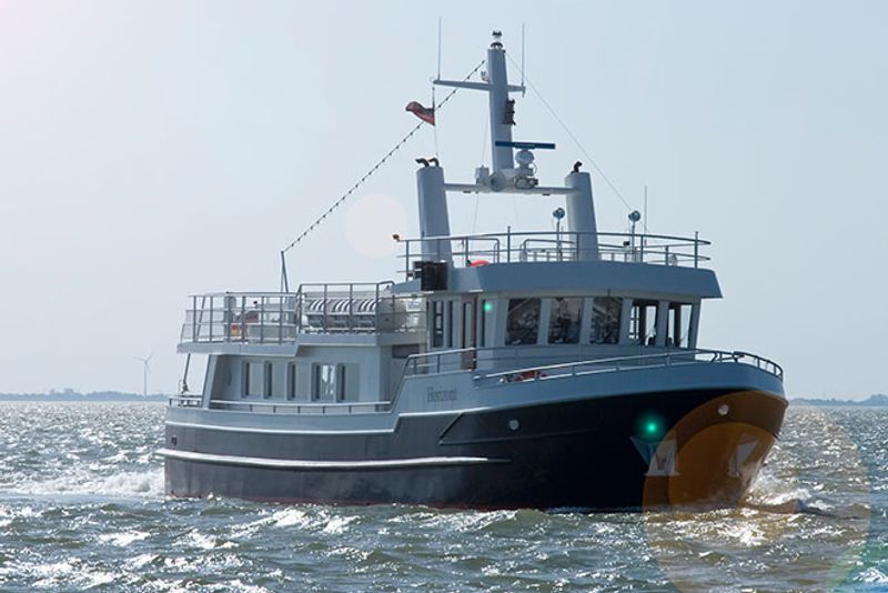 Das Motorschiff „Horizont“ von Seebestattung Albrecht – ©️Seebestattung-Reederei Albrecht Das Motorschiff „Horizont“ von Seebestattung Albrecht – ©️Seebestattung-Reederei Albrecht